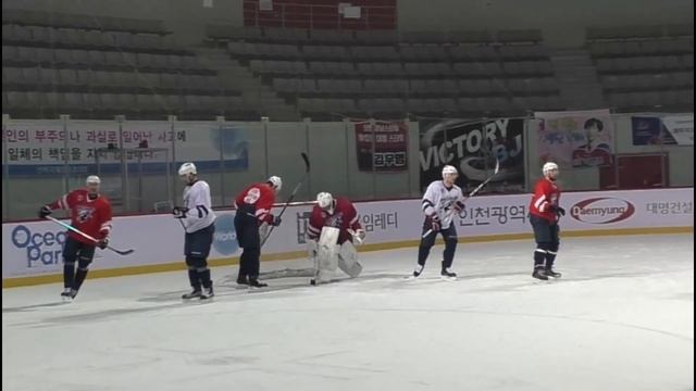 Тренировка ХК "Сахалин" перед матчем с "Деймунг Киллер Вейлс" 7.12.18 смотреть онлайн