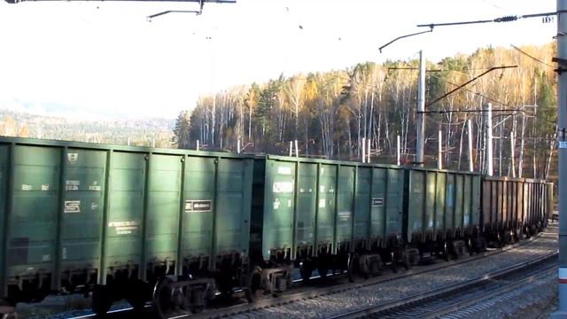 Система ВЛ10У 522/454 штурмует перевал со 100-вагонным поездом. Перегон Златоуст - Уржумка. смотреть онлайн