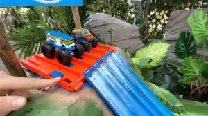 РИСКОВАННАЯ ГОНКА РЕЧНЫХ ПОРОГОВ  Monster Trucks  HotWheels