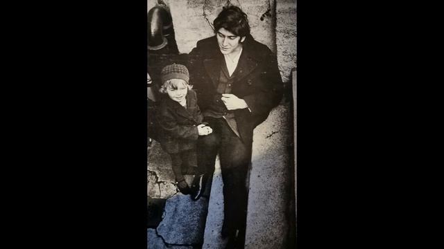 Phil Ochs - Outside Of A Small Circle Of Friends смотреть онлайн