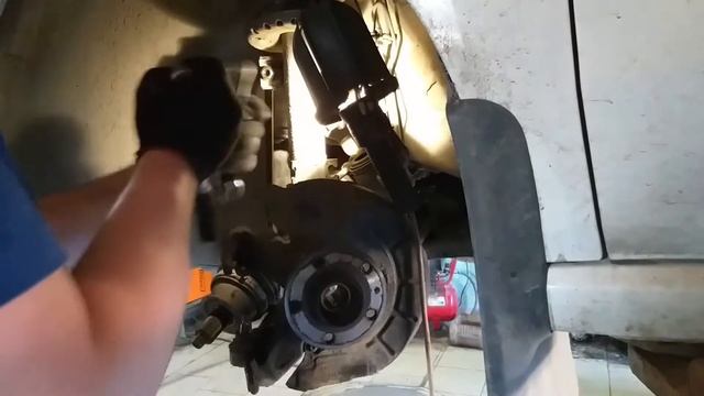 Замена переднего ступичного подшипника Volkswagen Polo хэтчбек