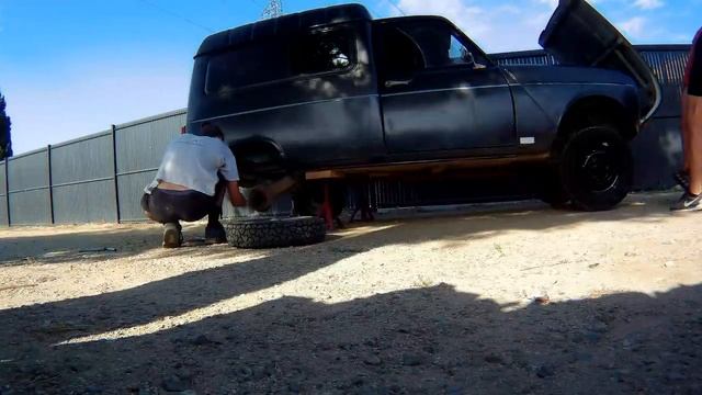 RESTAURATION D'UNE 4L SINPAR ! #1 4L TROPHY смотреть онлайн