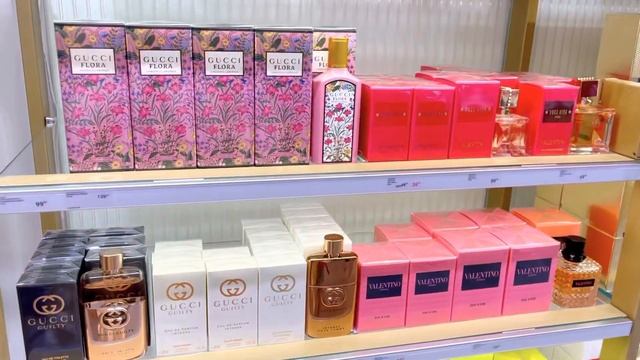 Новый магазин парфюмерии,гуляю и нюхаю новые духи. Аромат дня Chanel #gucci #chanel #versace смотреть онлайн