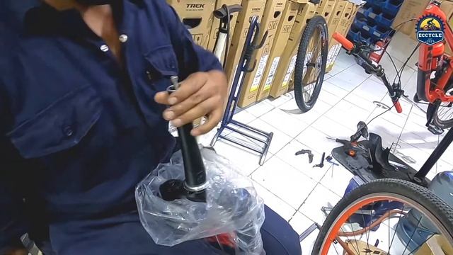 UNBOXING AND ASSEMBLY ROCKSHOX LYRIK ULTIMATE CHARGER 2.1 RC2 | DEBON AIR 29" SUSPENSION FORK 180mm смотреть онлайн