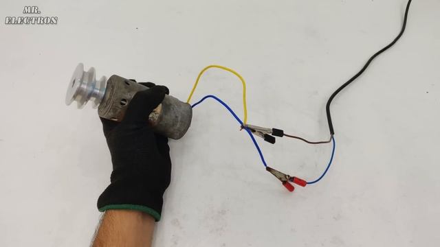 I make 220V 600W Electric Generator from Hand Blender Motor смотреть онлайн