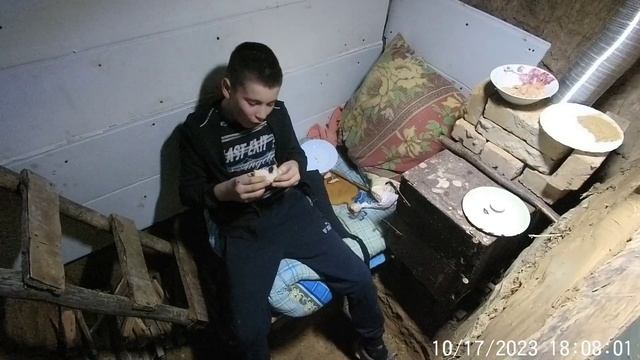 24 ЧАСА В ЗЕМЛЯНКЕ, готовлю кушать ночью в землянке жарю на буржуйке котлеты/ ночью -5? смотреть онлайн
