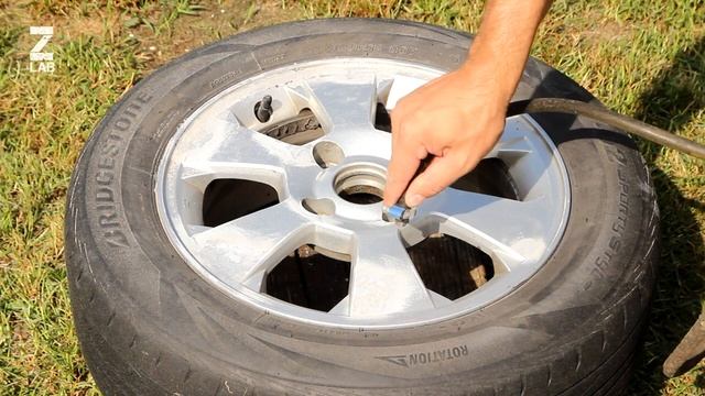Пример работы самодельного пескоструя при очистке литых дисков под покраску смотреть онлайн