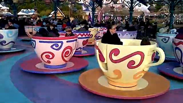 Карусель Чашки смотреть онлайн