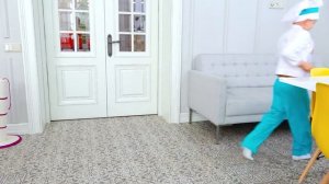 Влад превращается в супергероя и помогает семье