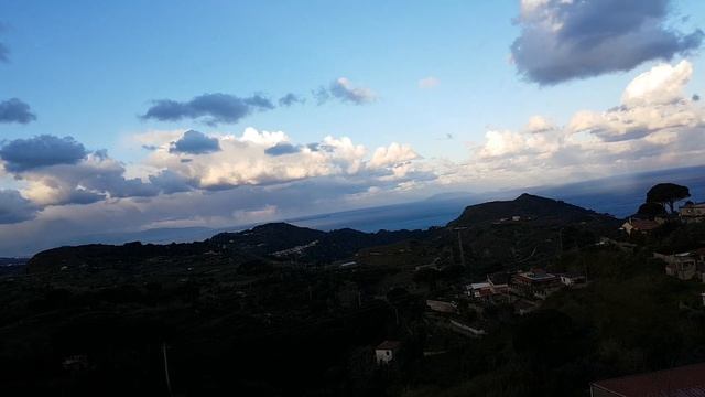 Сицилия...Мессина...Одно обычное зимнее утро рождественской недели...Messina, Sicilia смотреть онлайн
