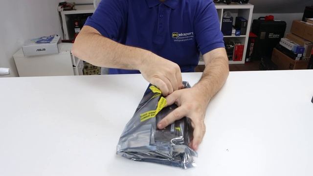 Gigabyte Radeon RX 7700 XT Gaming OC 12G unboxing смотреть онлайн