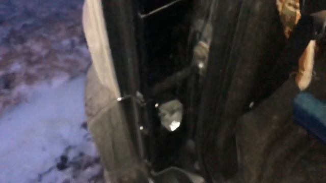 Паджеро 4, устранение стука задней двери смотреть онлайн