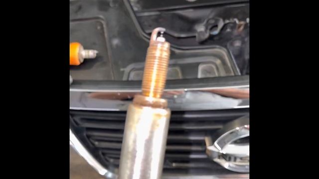 Nissan NP300 Cambio de Bujía Algo Salió Mal ??♂️? смотреть онлайн