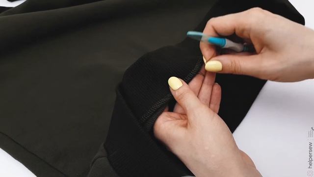 Как заправить нити в конце строчки? //Helpersew смотреть онлайн