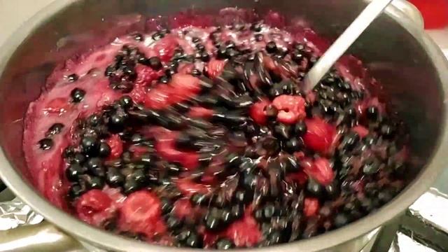 Ароматное варенье ассорти из смородины и малины смотреть онлайн
