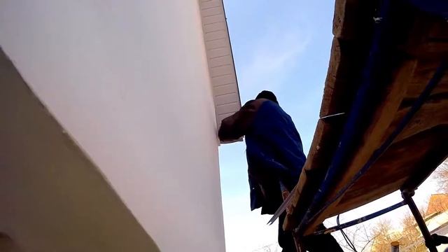 Монтаж подшивки свеса крыши и водосточного желоба! смотреть онлайн