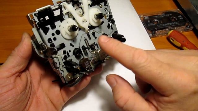 Простой ремонт. Не работает магнитофонная дека Pioneer CT-445. смотреть онлайн