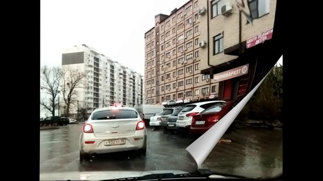 Анапа ПЛЫВЁМ по ул Стахановской после дождя...У Красной площади не припарковаться... смотреть онлайн