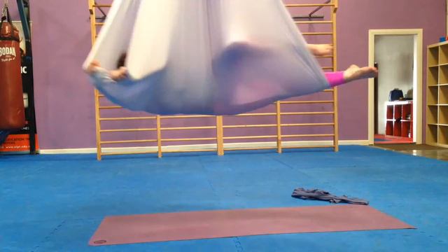 Anti Gravity Yoga - a time lapse compilation смотреть онлайн