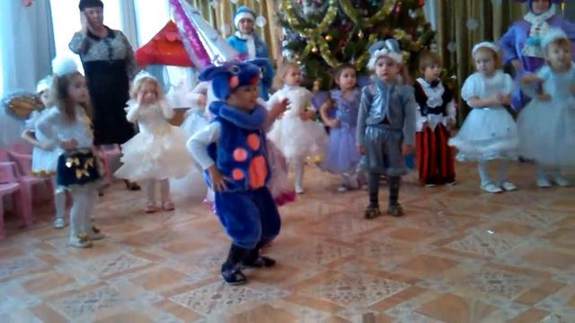 Сынуля отжигает в костюме Лунтика!!! смотреть онлайн