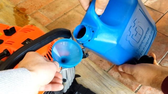 Istruzioni e prima Accensione Motosega смотреть онлайн
