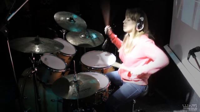 Евгения Назаренко. Green Day - 21 Guns (drum cover) смотреть онлайн