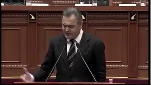 Ben Blushi: Replikat e mia me parazitin e Rilndjes Blendi Klosi смотреть онлайн