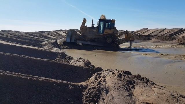 Caterpillar D7r2 работа на карте намыва (земснаряд, Dredger)