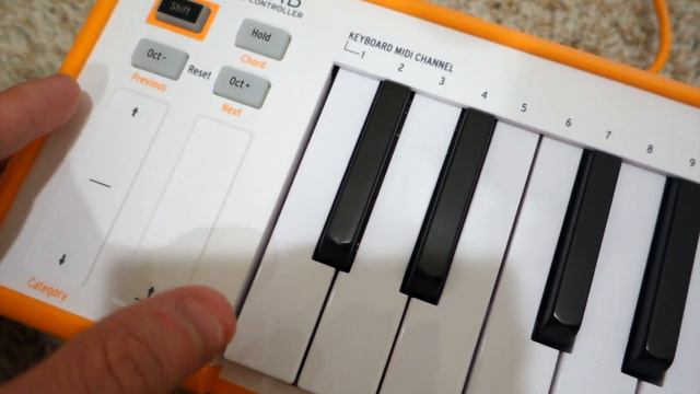 Arturia Micro Lab 25 Midi Keyboard (Review) смотреть онлайн