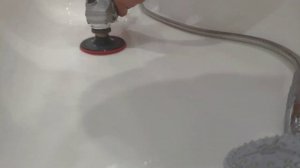 Полировка жёлтого дна ванны и устранение не промесов !!!