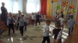 Танец грибочков в средней группе. Рыжики веселые грибочки. Танец мальчиков на осеннем утреннике.