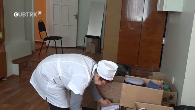 В отделении Красного Креста продолжают передавать помощь беженцам смотреть онлайн