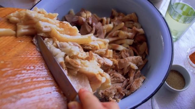 Recipe Of Pig Head Delicacy! THE WOMAN LIVES ALONE IN THE MOUNTAINS! смотреть онлайн
