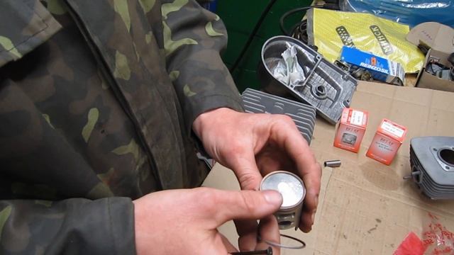 Раскрываю секреты. Устанавливаю поршень с Хонды Дио на поршневую Карпаты. Сравниваем поршня. смотреть онлайн
