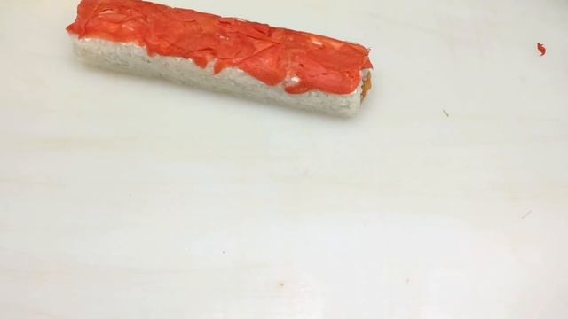 Ролл "Безумный". Имбирь, Васаби, Лосось, Сыр Филадельфия. смотреть онлайн