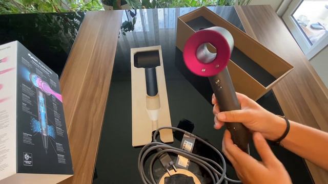 Dyson Supersonic saç kurutma makinesi (Fuşya/Metalik Gri) kutu açılışı смотреть онлайн