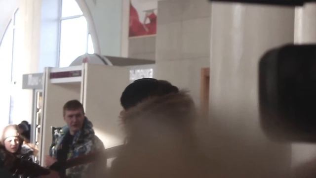 Шаланды полные кефали... флешмоб на вокзале Хабаровска смотреть онлайн