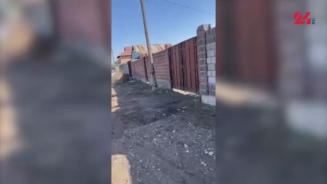 Прогнили. Житель «Арча-Бешика» просит заменить деревянные электрические столбы смотреть онлайн