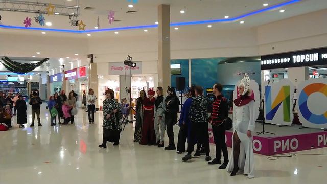 ТРЦ Рио /Предновогодняя демонстрация одежды! смотреть онлайн