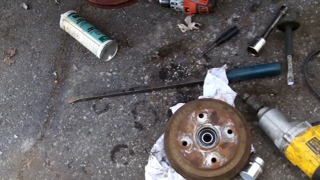 how to change a rear wheel bearing..1999 Suzuki swift/Geo Metro,Cultus смотреть онлайн