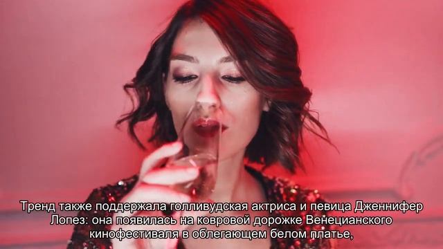 Наряды с глубоким декольте стали трендом у знаменитостей смотреть онлайн