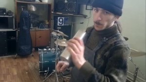 шейкер-музыкальный инструмент