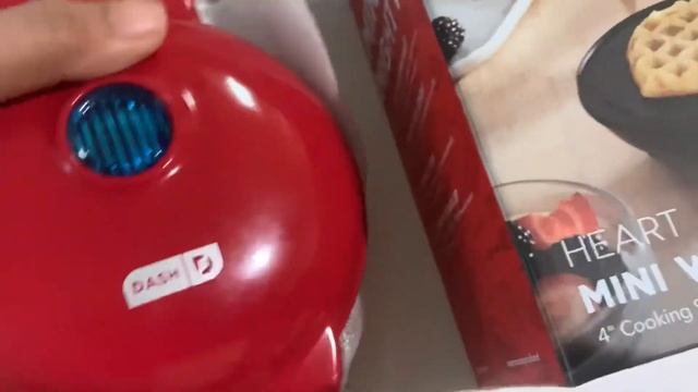 DASH HEART MINI WAFFLE MAKER/ UNBOXING/ PERFECT FOR VALENTINES DAY! смотреть онлайн