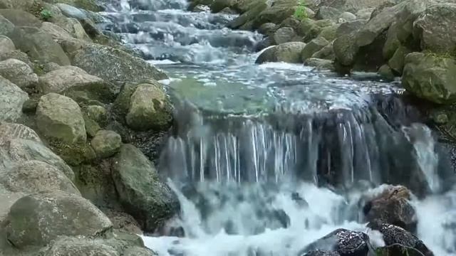 Расслабляющий музыкальный видеоролик эмбиент со звуками воды для медитации и вдохновения. смотреть онлайн