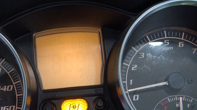 Piaggio MP3 How To Change Display From Kilometers To Miles смотреть онлайн