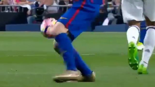 Марсело разбил Месси нос. Футбол. Реал - Барселона. смотреть онлайн