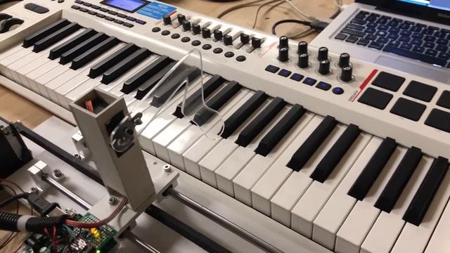 Pianobot - Robotic arm playing the piano (game of thrones / silent night) смотреть онлайн