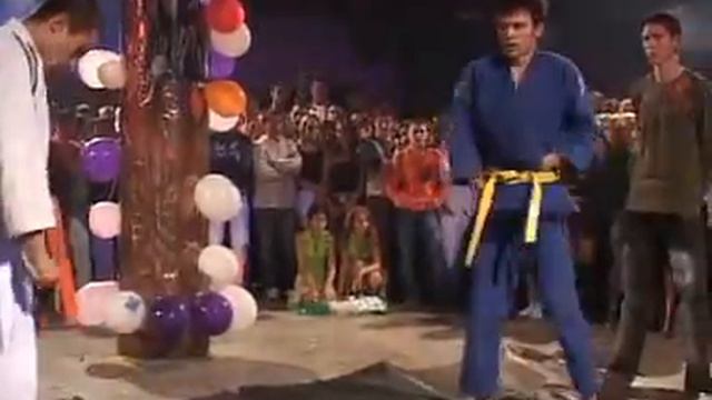 SCORPIONUL NEGRU (ORANGE BELT) IN A JUDO DEMONSTRATION смотреть онлайн