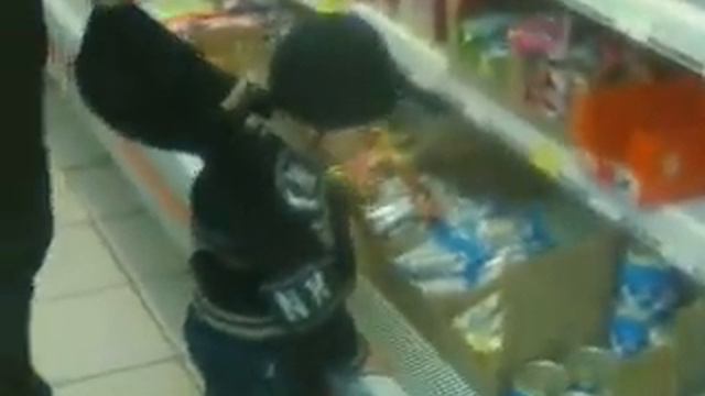 Ярослав выбирает сырки в магазине 14 04 2012.3gp смотреть онлайн