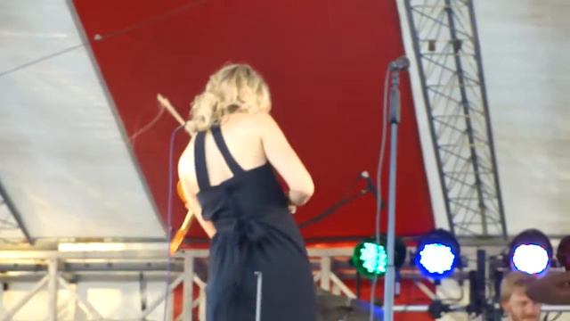 Kari Nelson performs Devil Goes Down to Georgia at Roseau County Fair